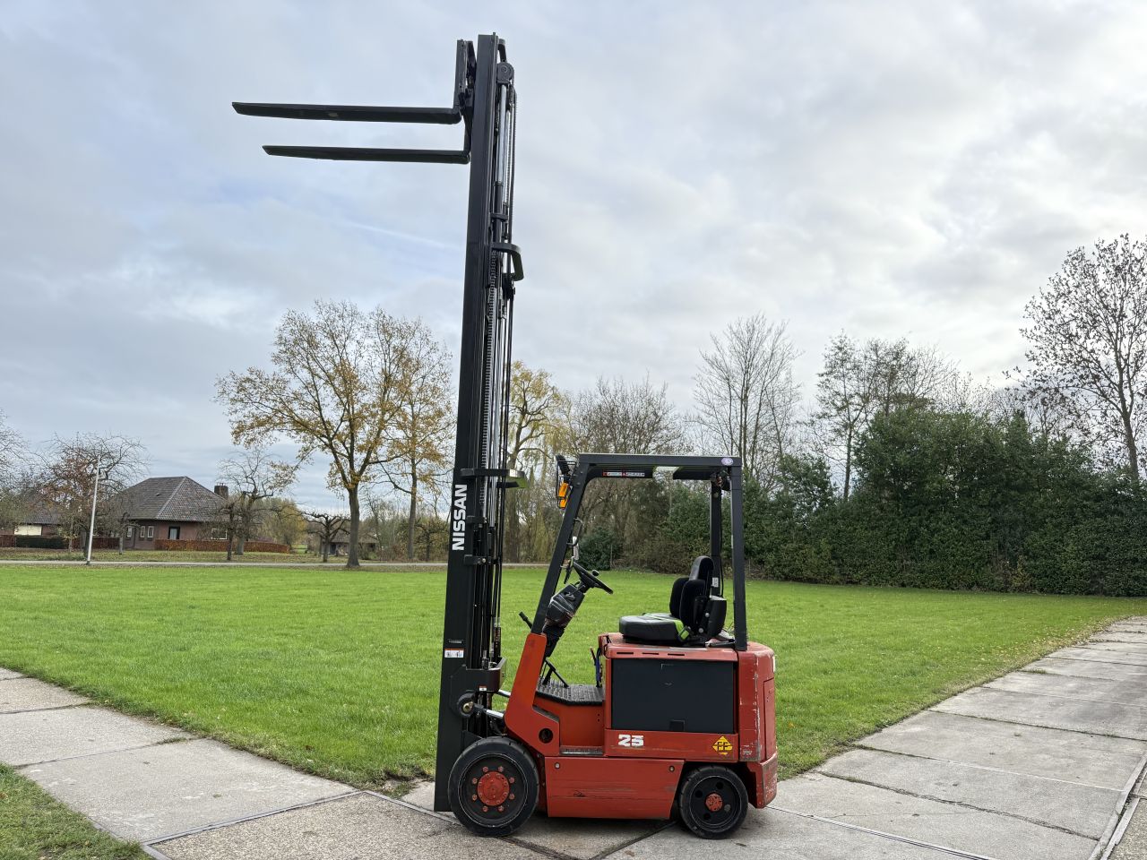 Nissan 2.5 ton elektrisch triplo 4.3M Sideshift 2019 accu