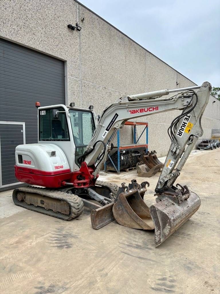 Takeuchi TB 240