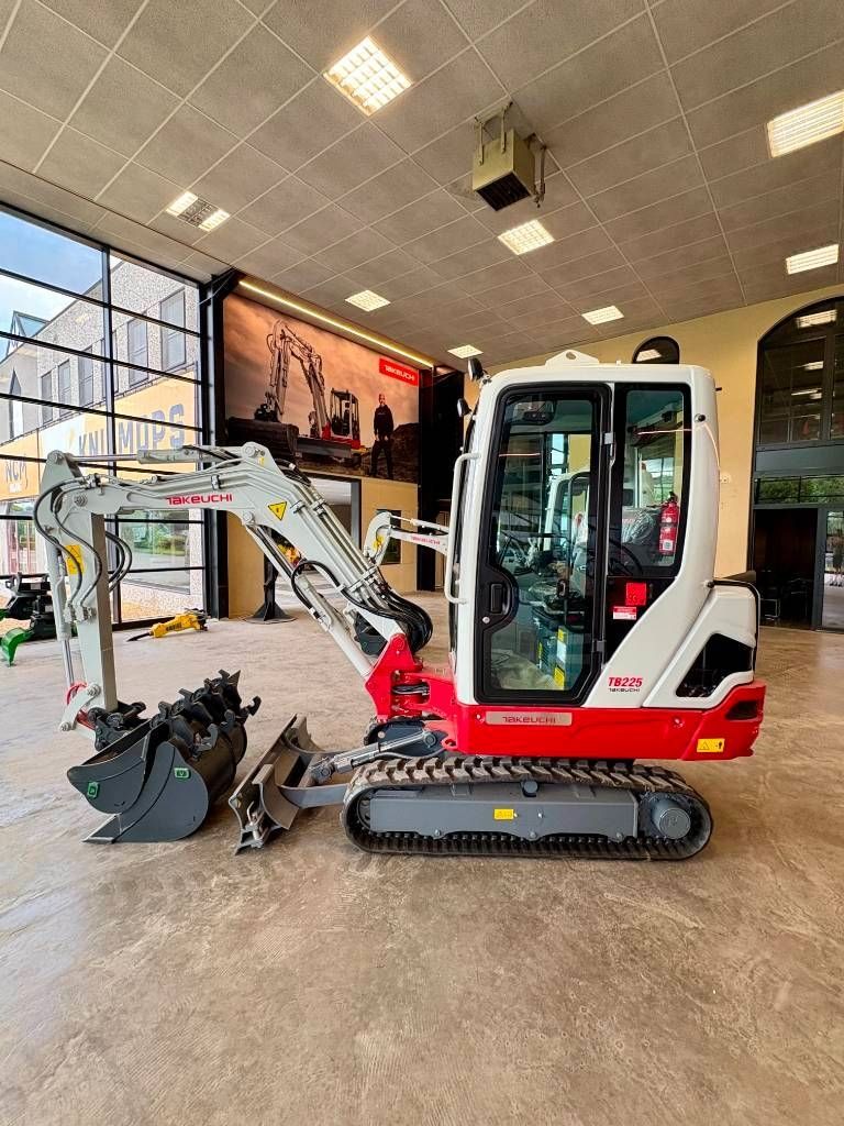 Takeuchi TB 225