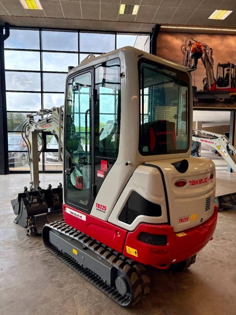 Takeuchi TB 225