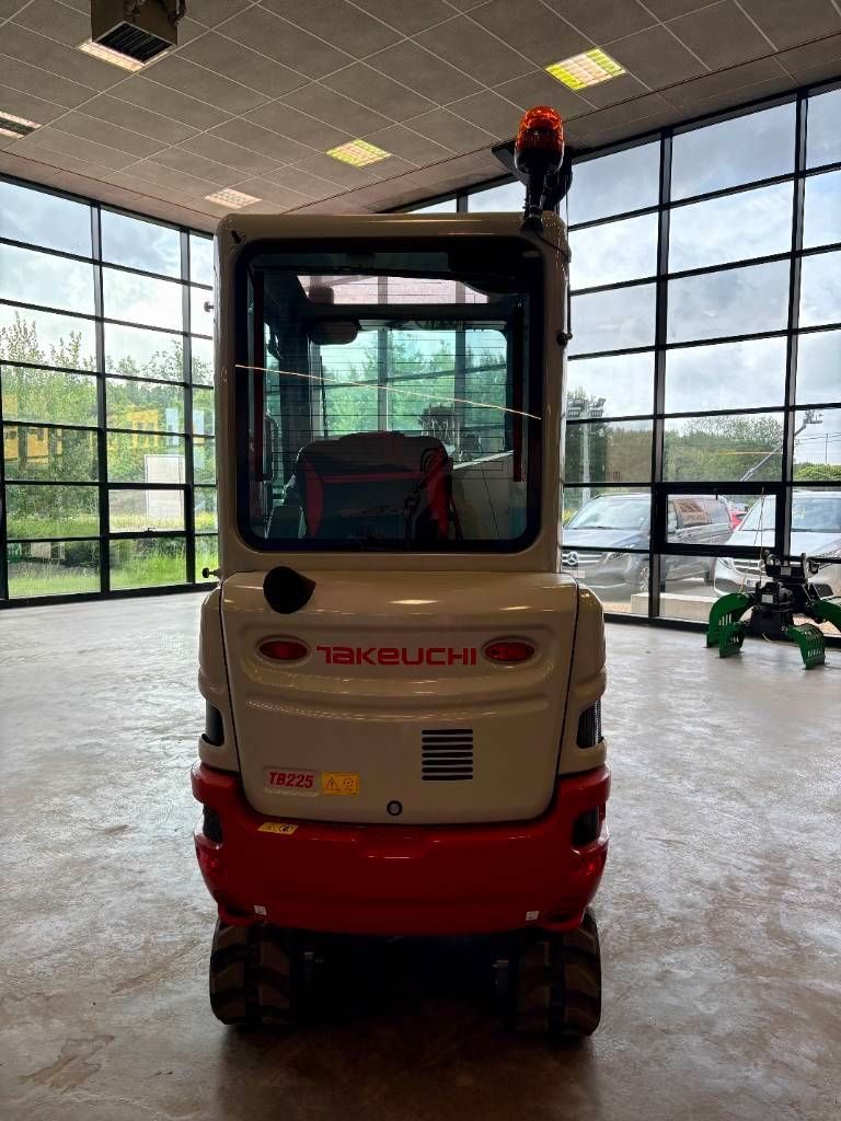 Takeuchi TB 225
