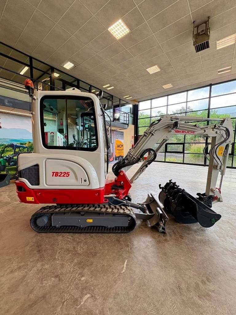 Takeuchi TB 225