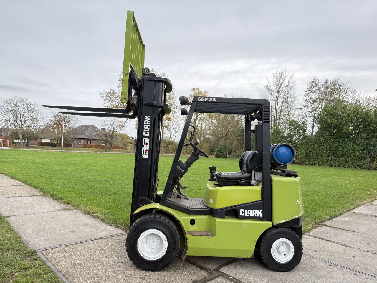 Clark 2.5 tonner lpg heftruck triplex 5.5m freelift sideshift