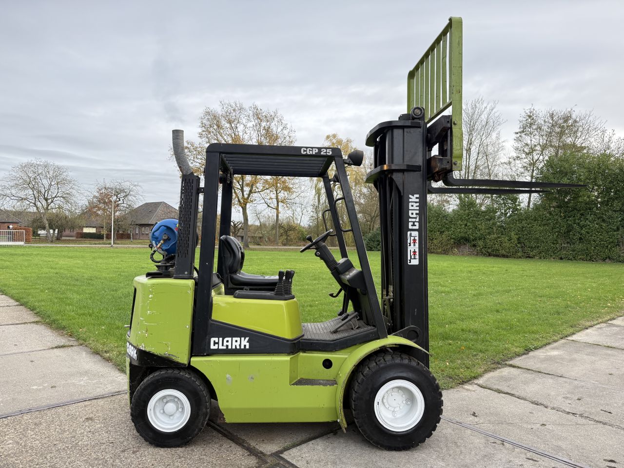 Clark 2.5 tonner lpg heftruck triplex 5.5m freelift sideshift