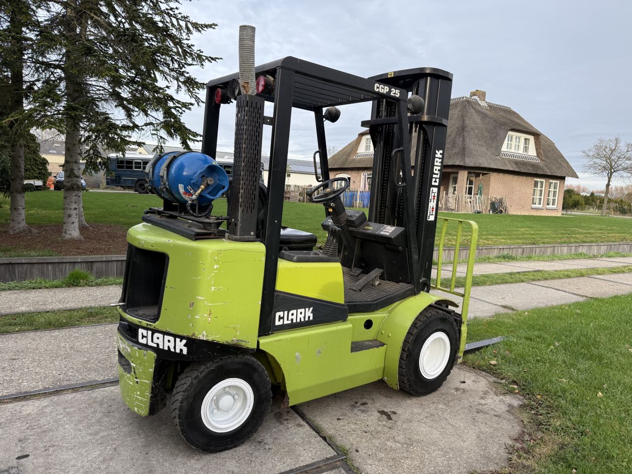 Clark 2.5 tonner lpg heftruck triplex 5.5m freelift sideshift