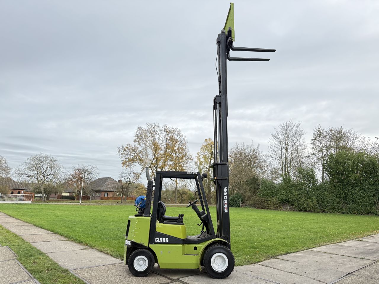 Clark 2.5 tonner lpg heftruck triplex 5.5m freelift sideshift