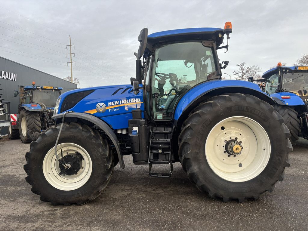 NEW HOLLAND T7.230 AC