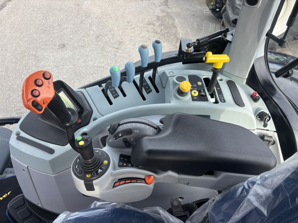 NEW HOLLAND T7.245 PC STAGE V