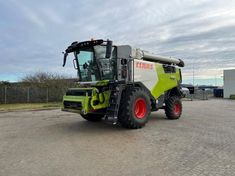 Claas TRION 660