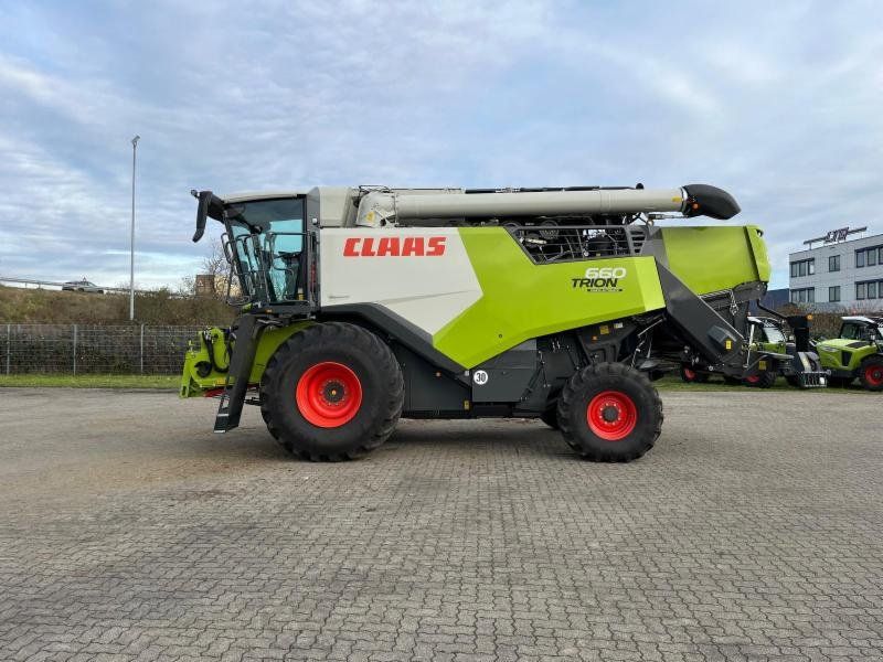 Claas TRION 660