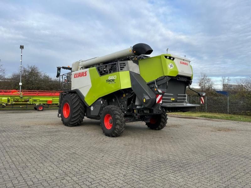 Claas TRION 660
