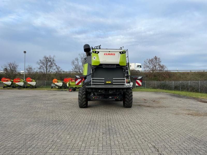 Claas TRION 660