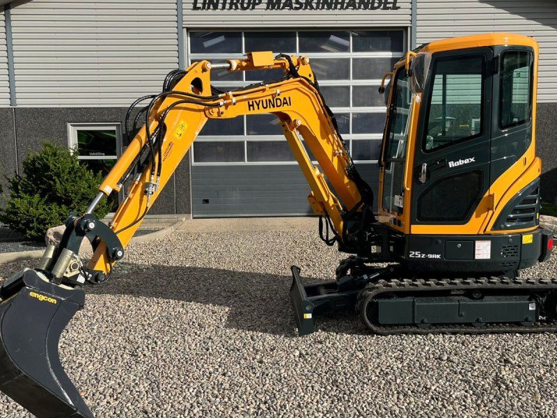 Hyundai R25Z-9AK Rob med Tilt-Mann tilt skifte samt Engcon skovl. Udle