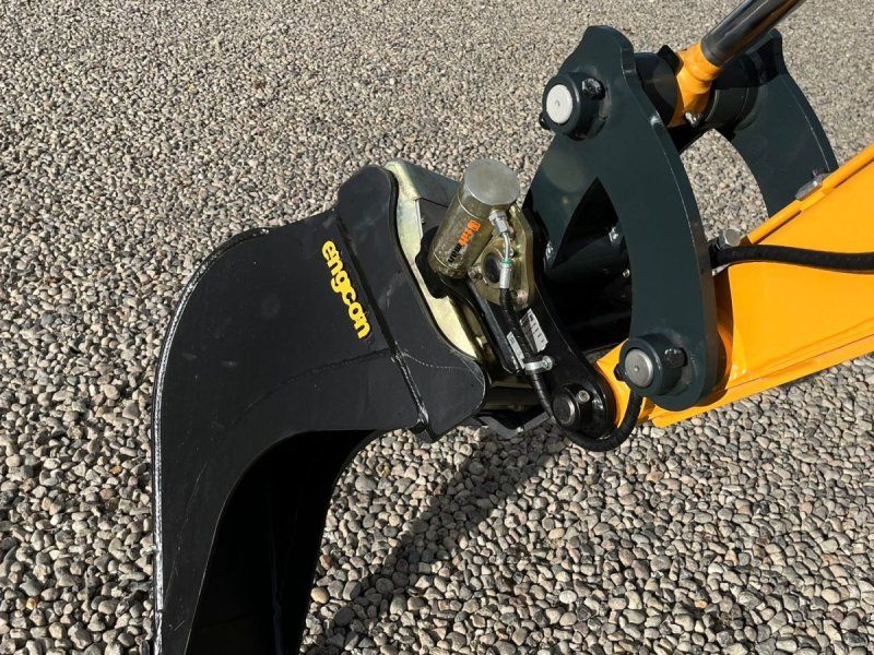 Hyundai R25Z-9AK Rob med Tilt-Mann tilt skifte samt Engcon skovl. Udle