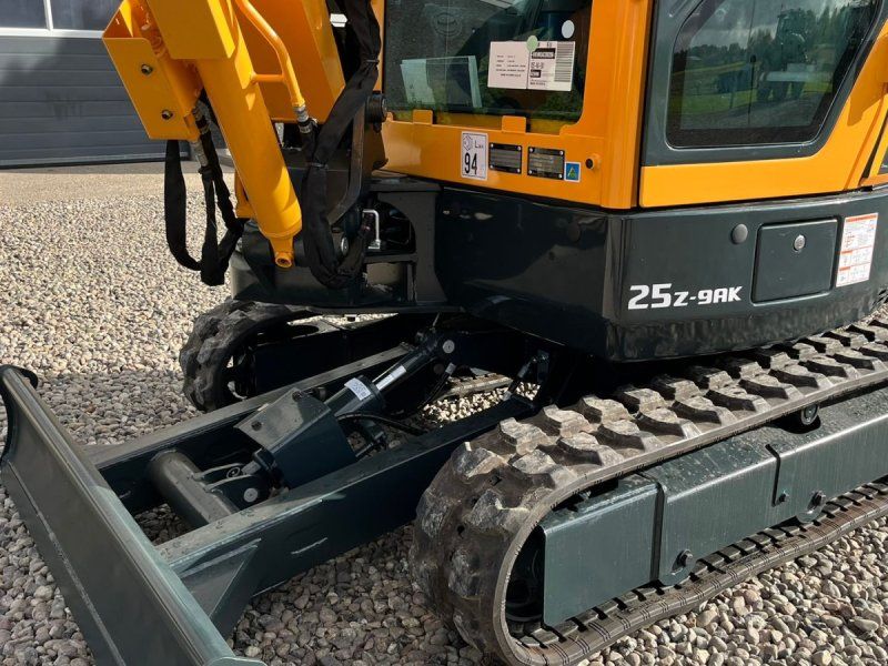 Hyundai R25Z-9AK Rob med Tilt-Mann tilt skifte samt Engcon skovl. Udle
