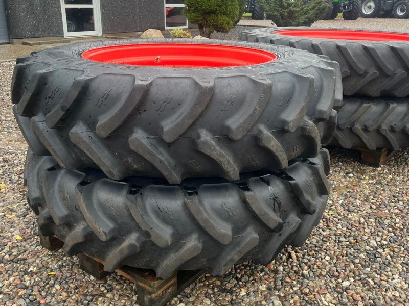 380/85R34 og 380/90R50 Har siddet på en Claas Axion 800 serier.