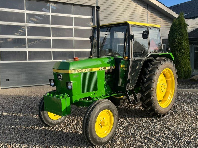 John Deere 2040 Med nye dæk hele vejen rundt