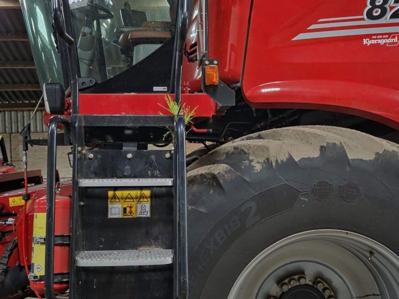 Case IH 8250 Axial-Flow med 35fod Varicut skærebord. Dansk maskine