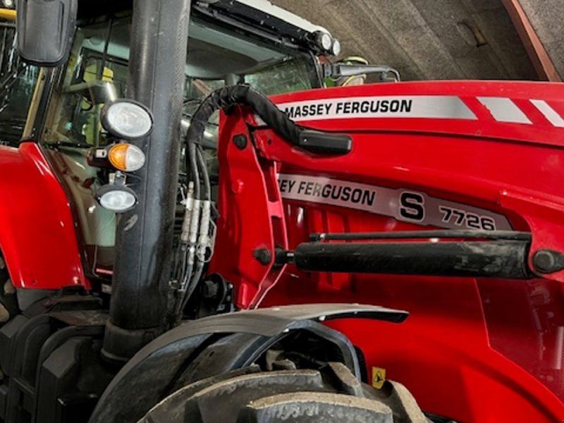 Massey Ferguson 7726 S DynaVT Med front læsser. Læsser er meget lidt brugt.