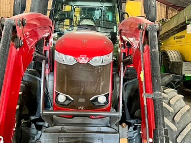 Massey Ferguson 7726 S DynaVT Med front læsser. Læsser er meget lidt brugt.