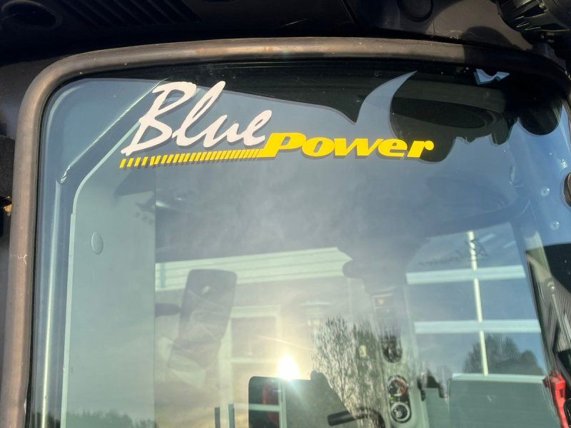 New Holland T5.100 Blue Power udstyrs model, med brede hjul, frontlift og ek