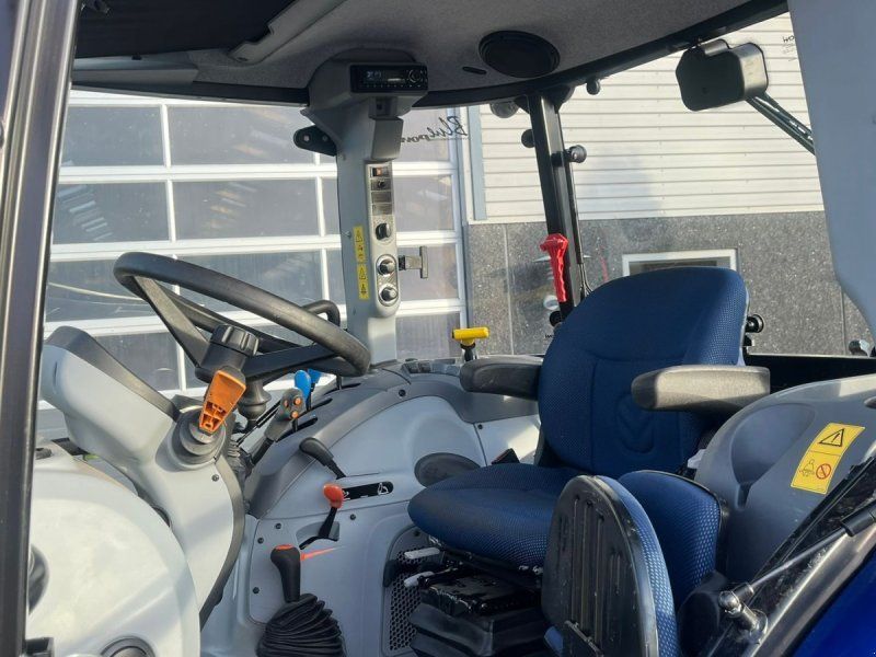 New Holland T5.100 Blue Power udstyrs model, med brede hjul, frontlift og ek