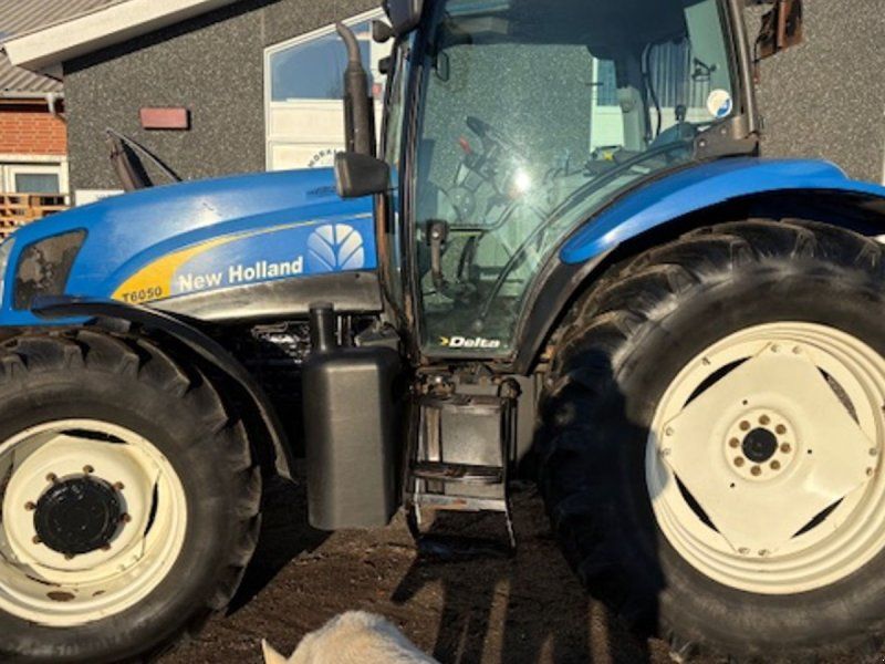 New Holland T6050