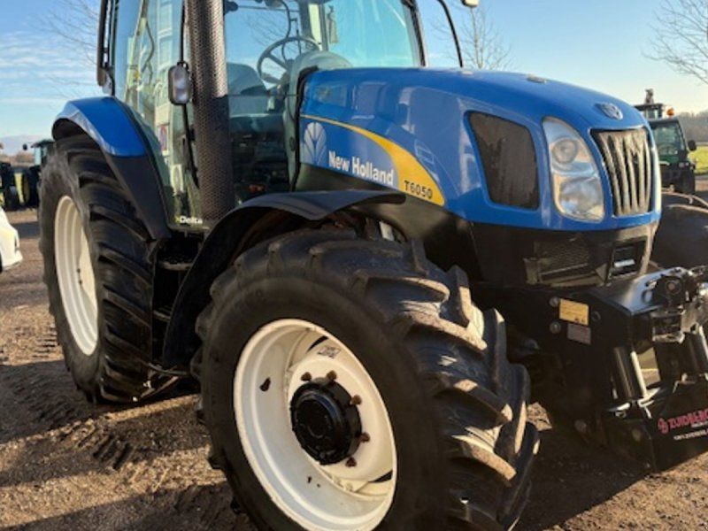 New Holland T6050