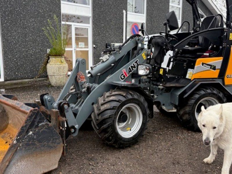 Giant G2200E X-tra 3. FUNKTION, HYDRAULISK SKIFT, VEJLYS,SKOVL, GAFLER