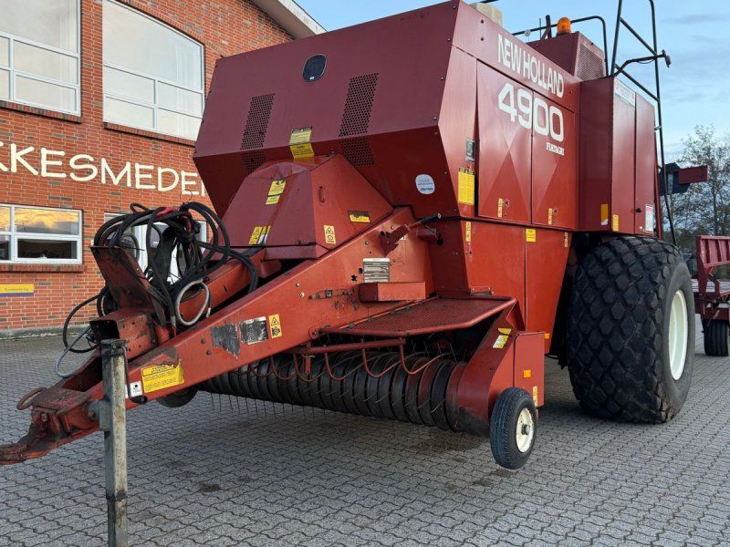 New Holland Hesston 4900 + Spragelse vogn & centralsmøring