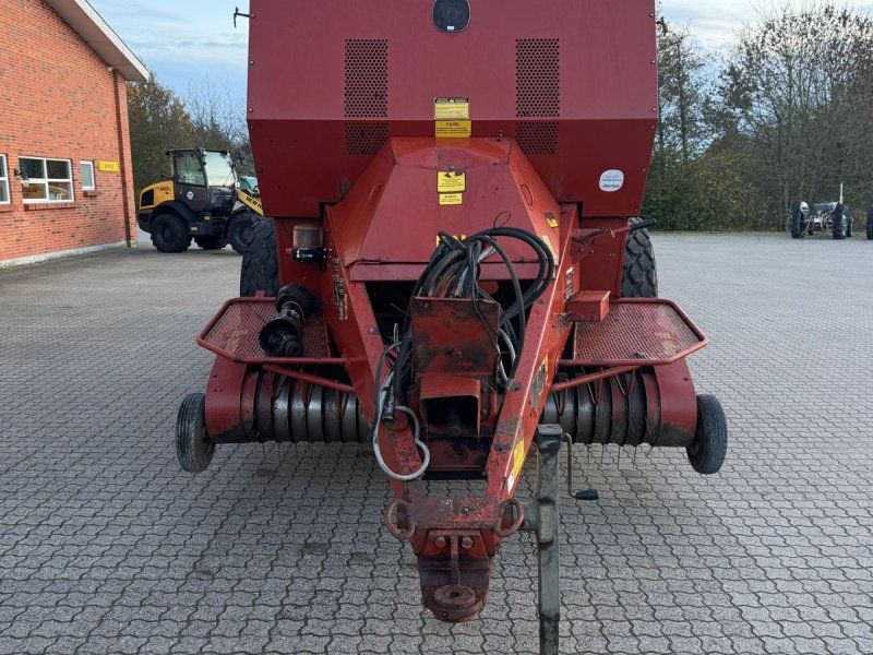 New Holland Hesston 4900 + Spragelse vogn & centralsmøring