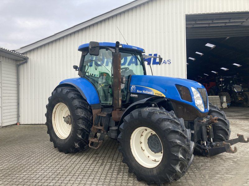 New Holland T7050