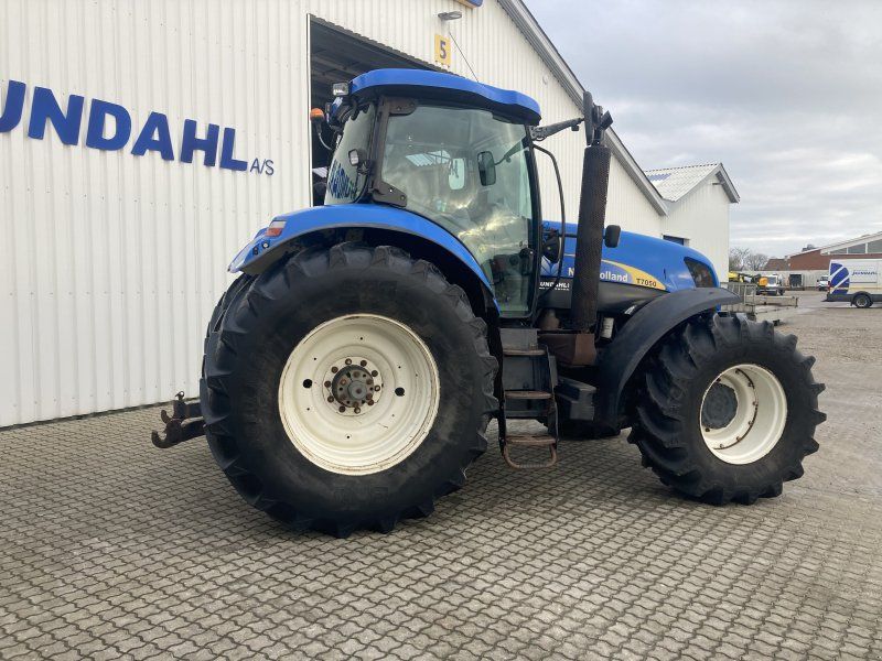 New Holland T7050