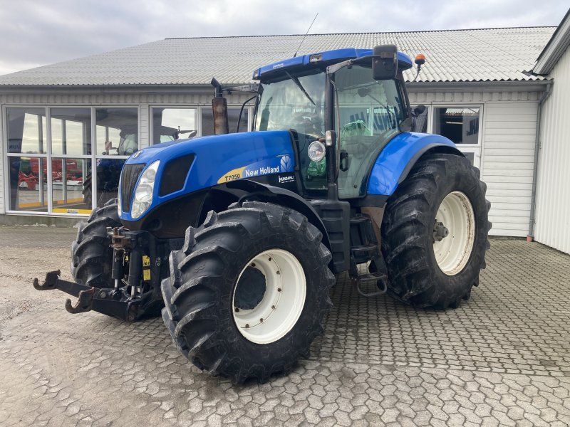 New Holland T7050