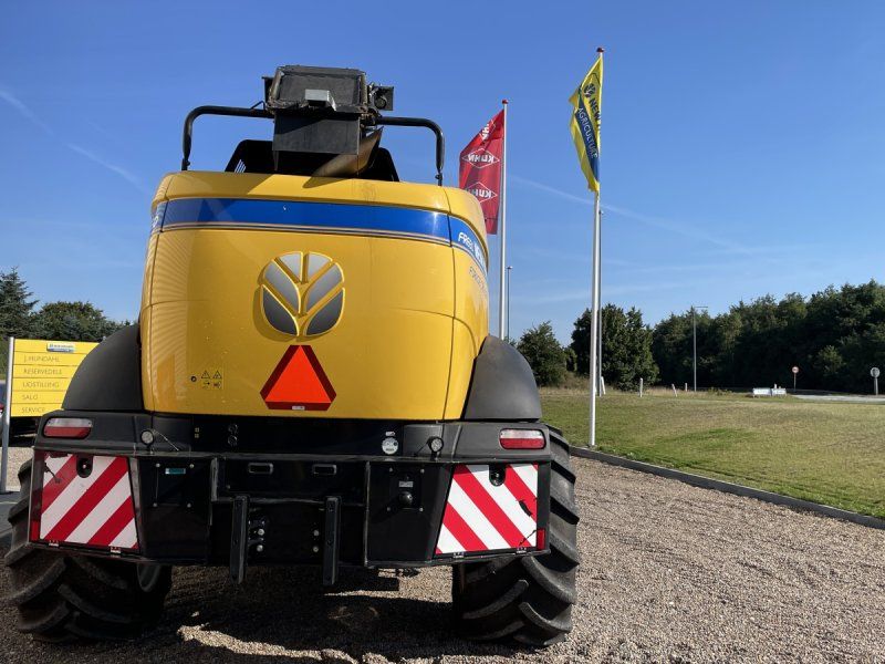 New Holland FR650 T4B