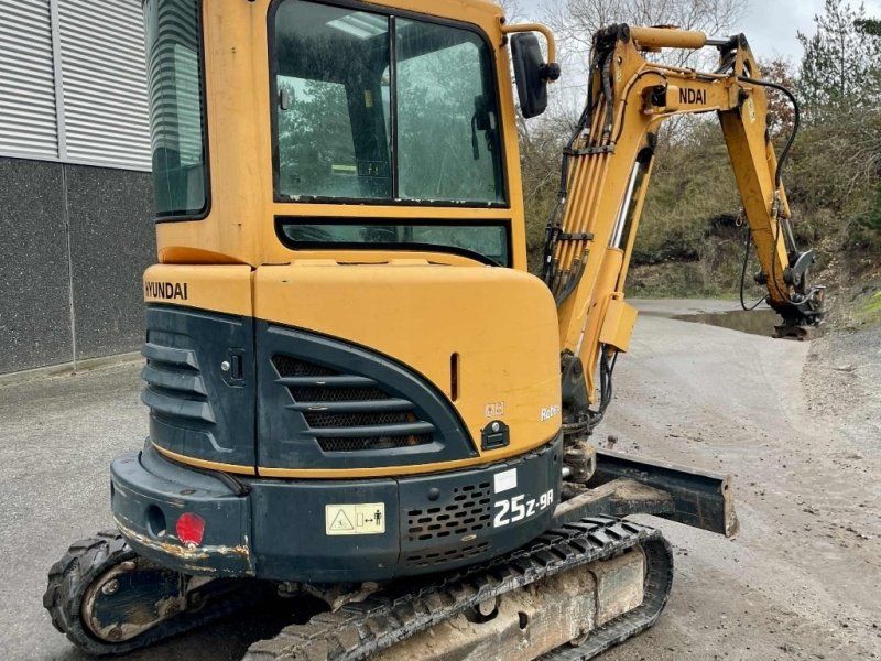 Hyundai Rob 25 Z-9 A