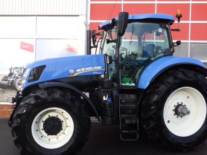 New Holland T7.220 PC CLASSIC
