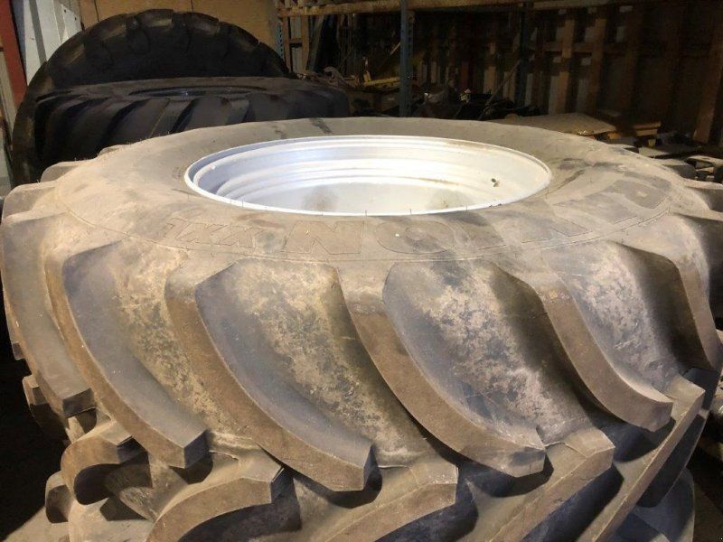 New Holland T7.270 AC BLUEPOWER Komplette baghjul 650/75-38