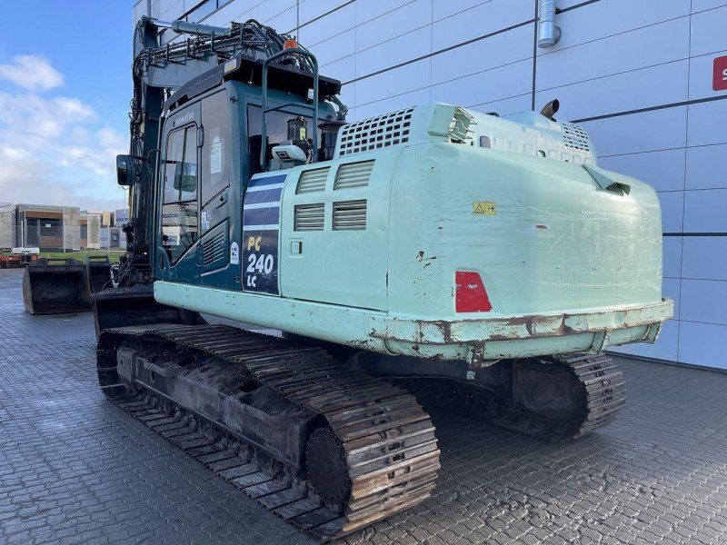 Komatsu PC240LCD-11