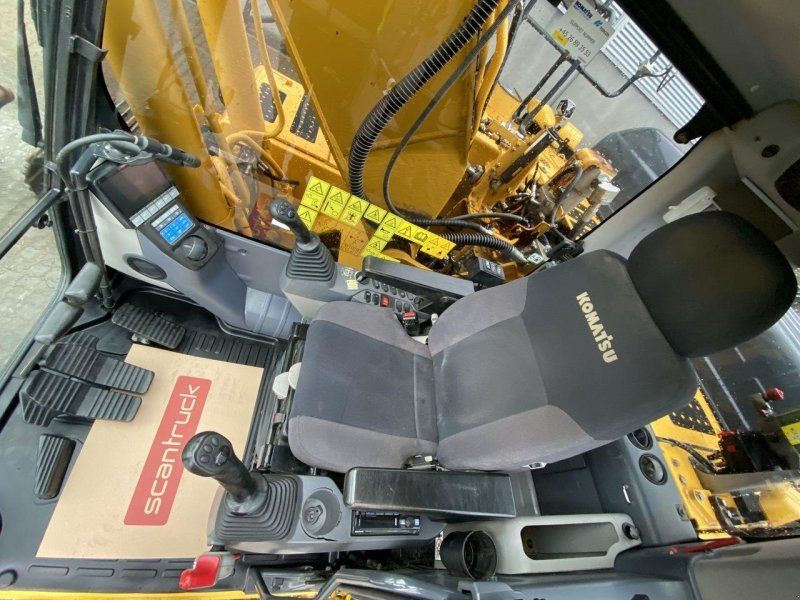 Komatsu HB215LC-3