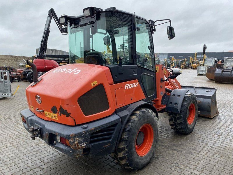 Kubota R082
