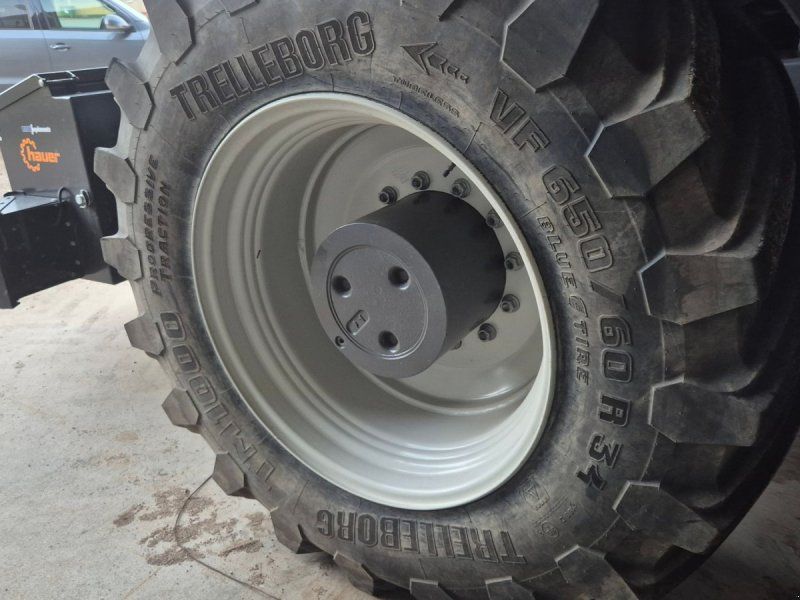 Valtra S394 Twintrac, front-pto.