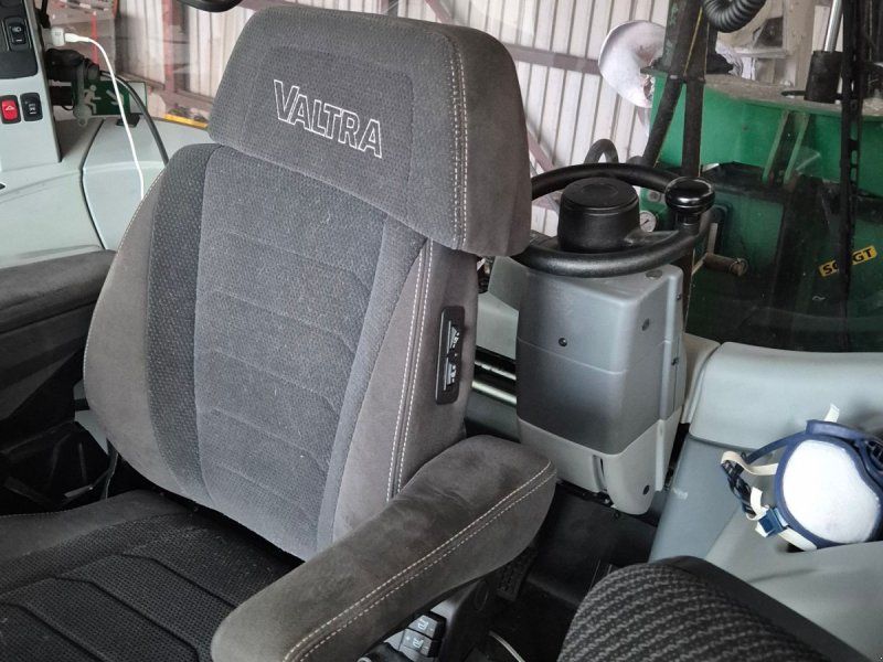 Valtra S394 Twintrac, front-pto.