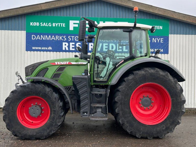 Fendt 724 Vario S4 Profi Plus Med Front PTO