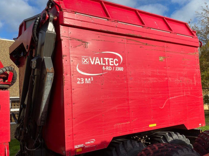 Jenz 360 360 + alsidig flisvogn + Valtra T 234