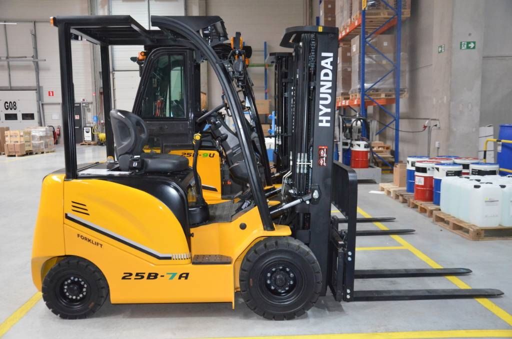 Hyundai vorkheftrucks heftrucks stapelaars palletwagens ni