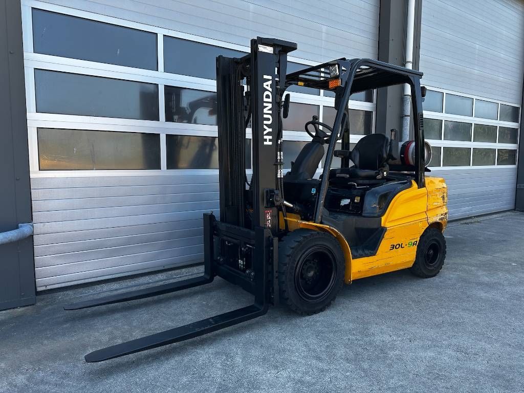 Hyundai 3 Ton LPG Heftruck 3000Kg forklift 30L-9A gas