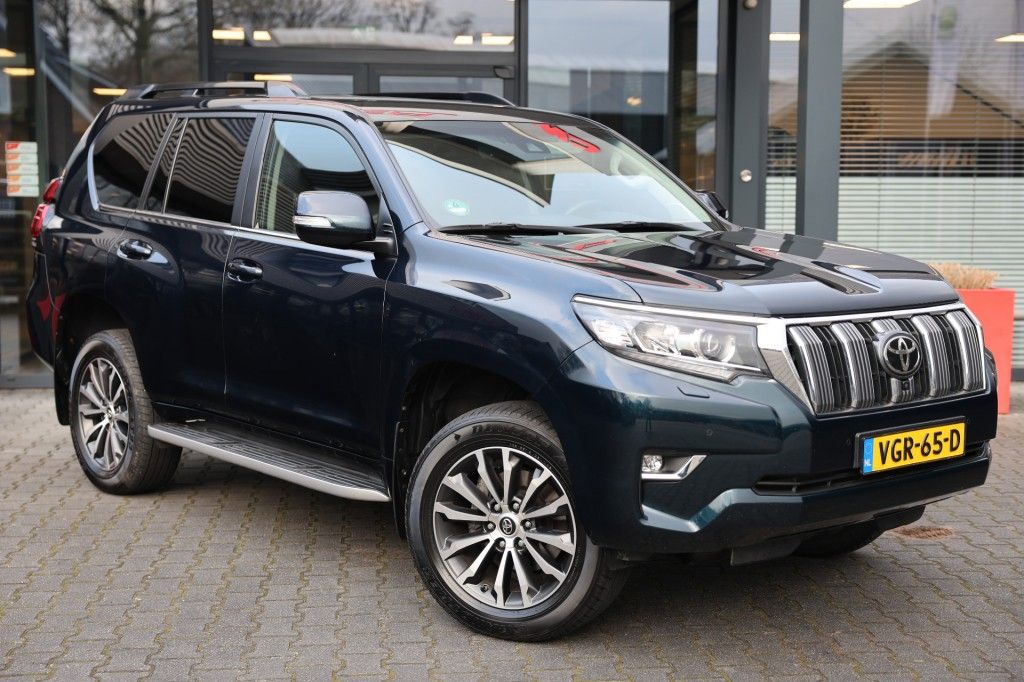 Toyota Landcruiser 150 2.8 D-4D 5DRS LOUNGE A/T VAN