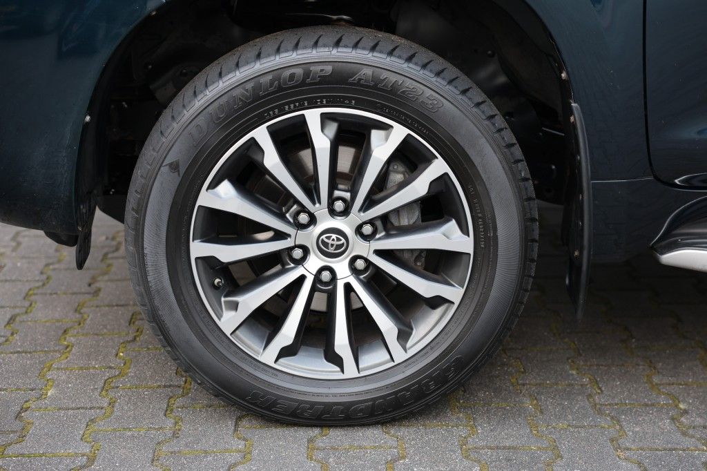 Toyota Landcruiser 150 2.8 D-4D 5DRS LOUNGE A/T VAN