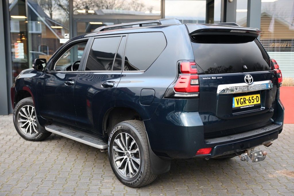 Toyota Landcruiser 150 2.8 D-4D 5DRS LOUNGE A/T VAN